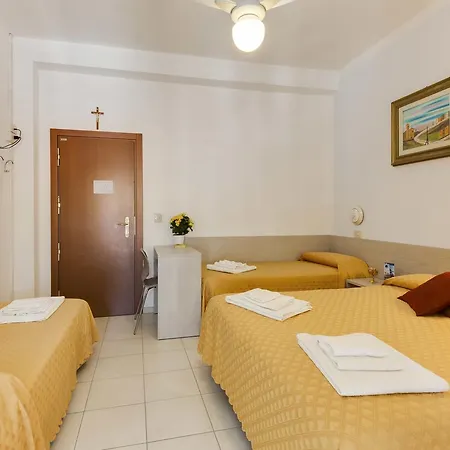 Nevia Hotel 2*